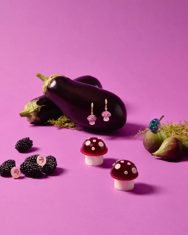 Part dessert, part daydream: the Raspberry Magic Mushroom brings together sharp raspberry jelly, light lemon foam, caramel tuiles and white chocolate spots. A curious little showpiece, inspired by @anabelachan’s Fruit Gems™ collection, full of charm, flavour and sparkle 🍄 

#OneAldwych #AnabelaChan #FruitGems